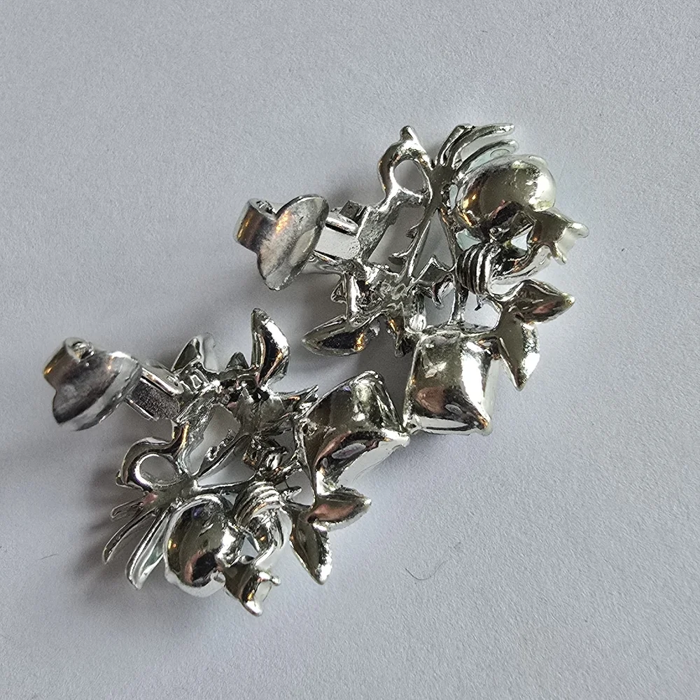 Vintage earrings floral silver tone rhinestones clip on clipon retro